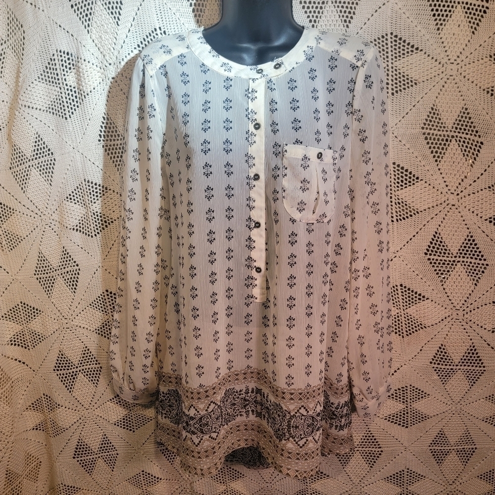 Knox Rose medium cream with floral with metal buttons